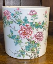 A large Chinese brush pot decorated with polychrome flowering chrysanthemums, hight 18cm