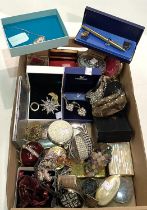 A selection of boxed and loose giftware:  jewellery; watches; etc.