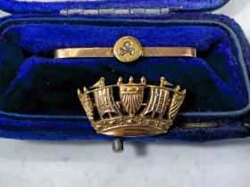 A 9 carat gold Viking type crown brooch with ships sails, 3.8gms and a 9 ct gold clover brooch in