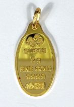 A yellow metal oval pendant stamped 'Suisse 5g 999.9', the loop stamped 750