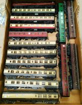 Fifteen Hornby and other train carriages/cars, 00gauge
