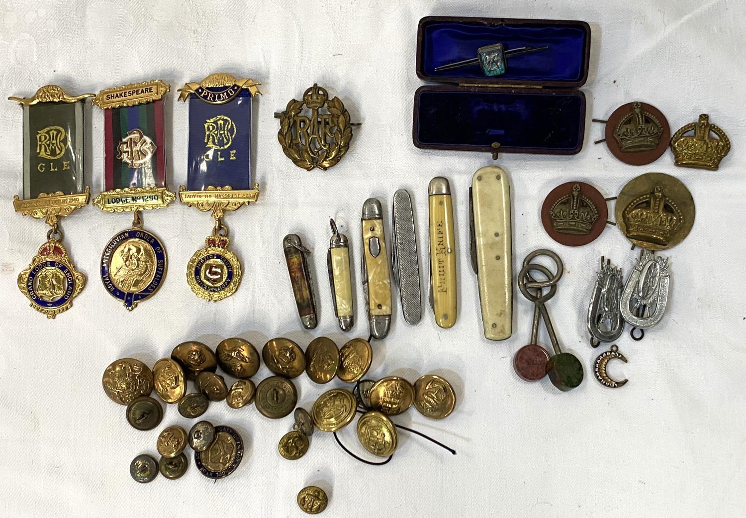 A collection of military buttons; badges; penknives; etc. - Image 4 of 5