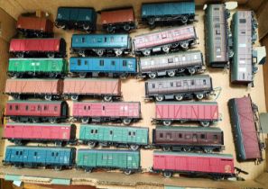 Twenty five Hornby, Dapol and other carriages/cars, 00 gauge