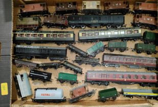 Model rail carriages 30 Hornby 00 gauge