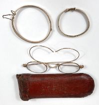 A yellow metal bracelet (tests as 9ct) 5.6oz, a pair of pince nez glasses, yellow metal frame (tests
