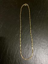 A yellow metal chain of twisted curb links, stamped '375', 4.8gm