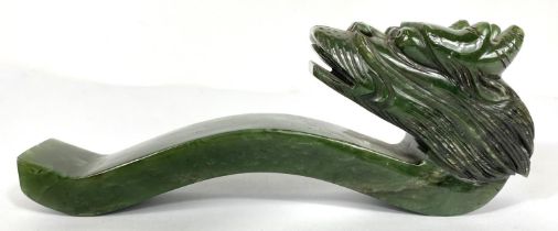 A Chinese spinach jade dragons head sceptre, 17cm length