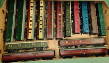 Fifteen Bachmann, Hornby cars/carriages, 00 gauge, various liveries