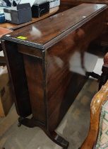 A 19th century mahogany Pembroke table of rounded rectangular form, extended length 135cm, reeded