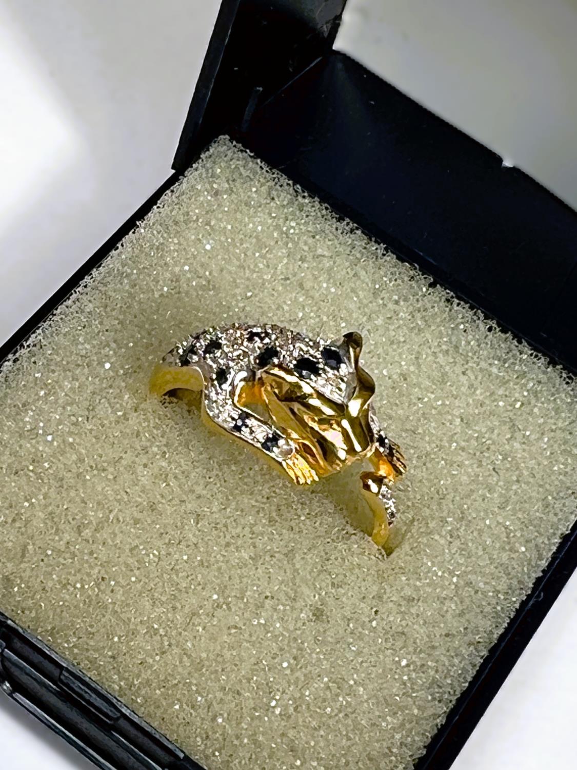 An 18ct gold dress ring in the form of tiger set with diamond chips and sapphires, with green - Image 3 of 3