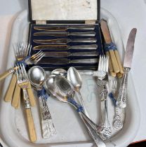 A boxed set of tea knives and loose cutlery