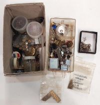 A quantity of items of broken jewellery, bolt rings etc