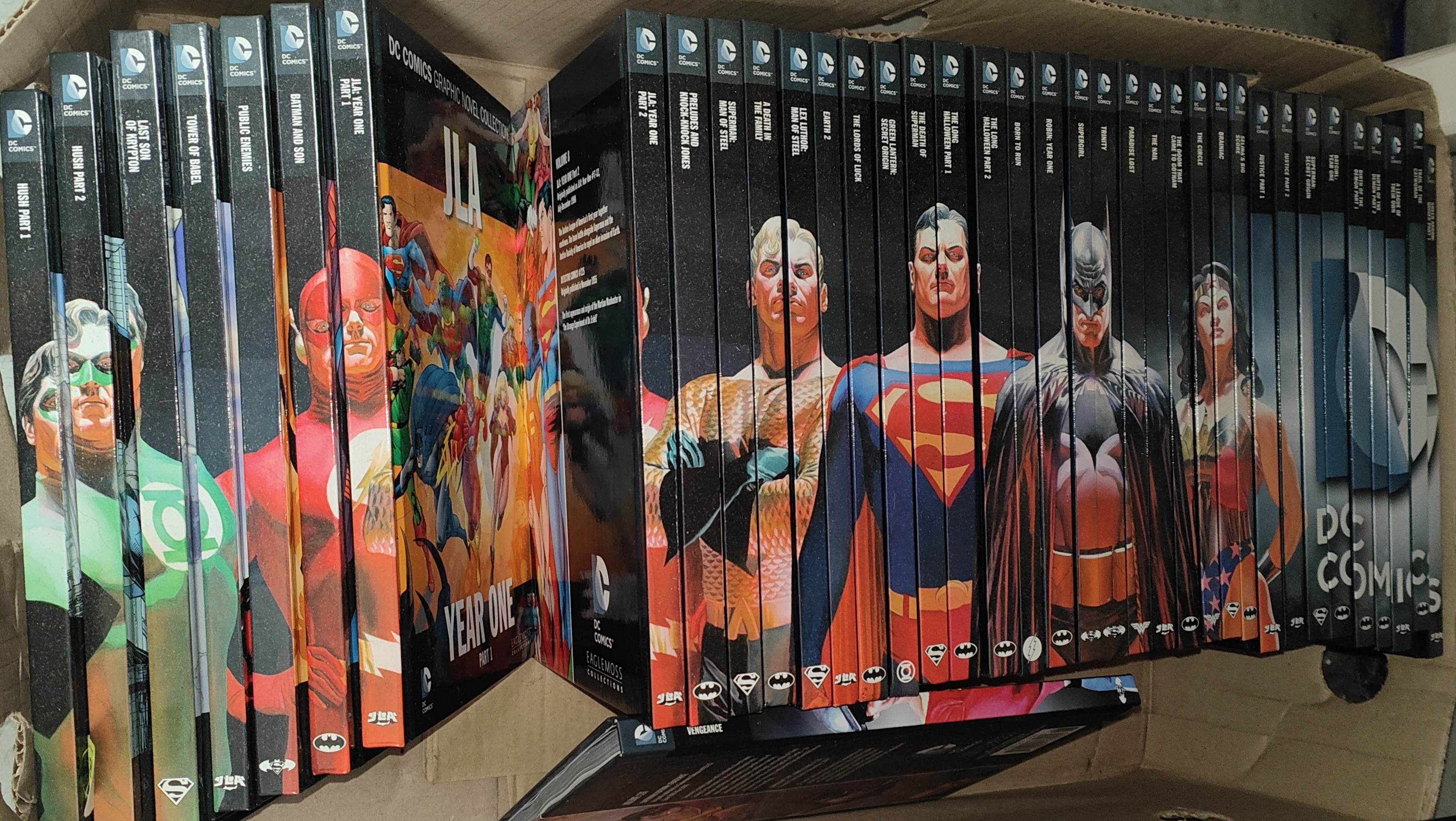 DC Comics: Graphic Novel Collection by Eaglemoss Publishing 127 graphic novels history of DC - Image 2 of 3