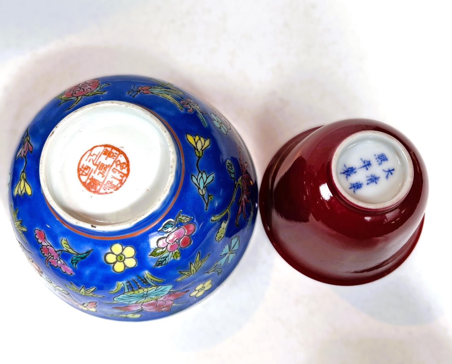 A modern Chinese lidded ginger jar and matching vase; a monochrome Chinese tea bowl, 6 character - Image 4 of 8