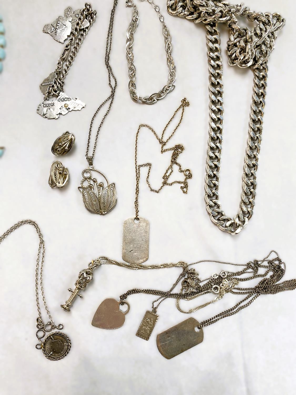 A selection of white metal and other costume jewellery - Image 3 of 4