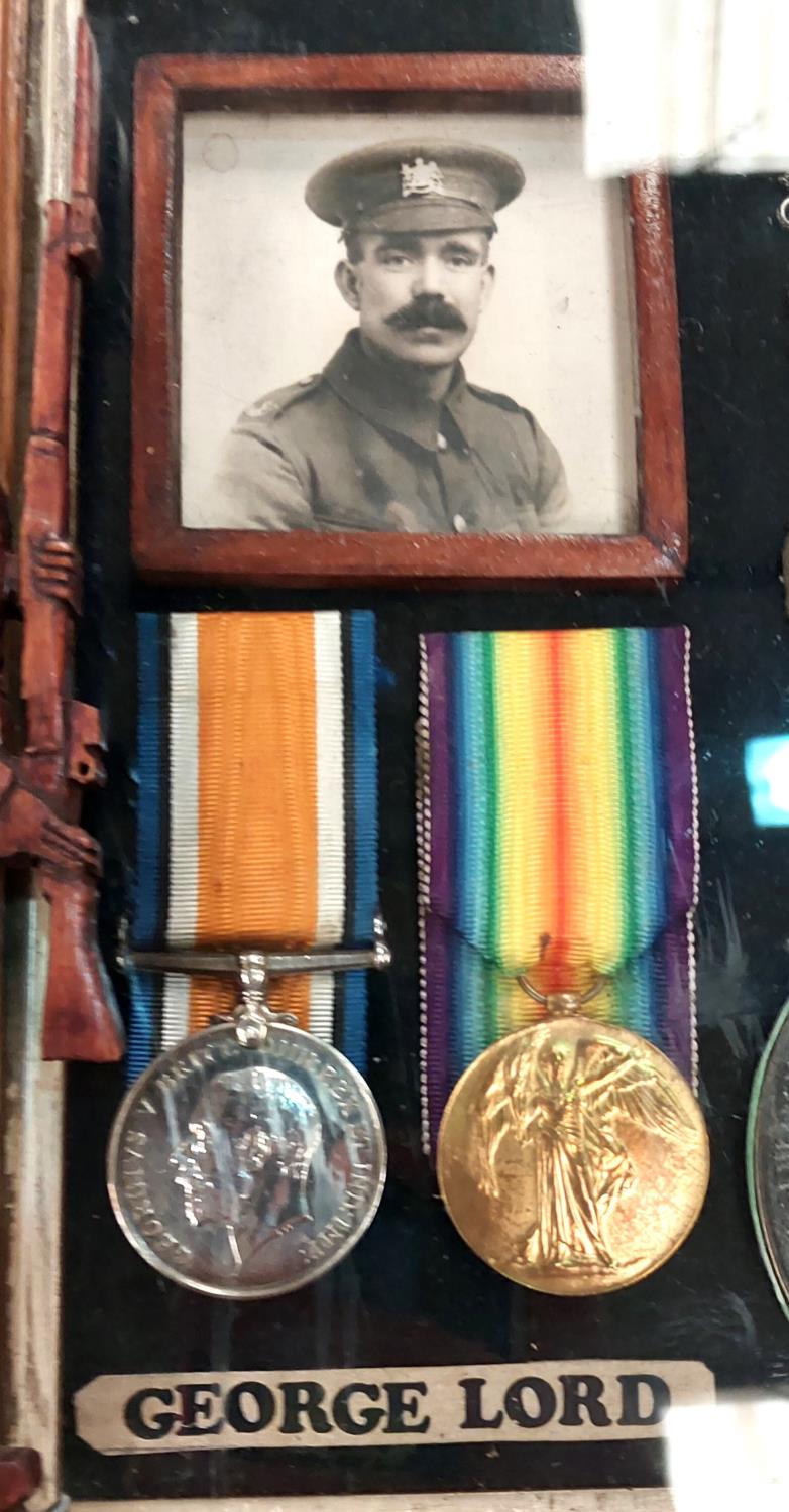 WWI pair of medals with cap badges in display frame with photograph to 29831 Pte George Lord, 1st - Image 2 of 5