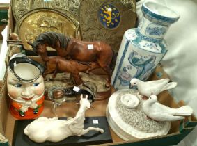 A signed resin sculpture depicting a mare and foal, other animal pieces and decorative items; a