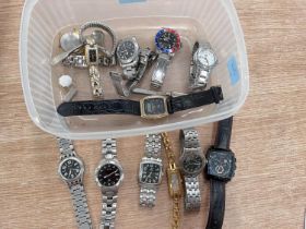 A large selection of mainly gents stainless steel wrist watches.