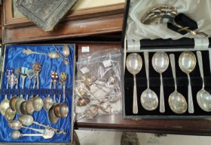 Seven hallmarked silver teaspoons; a copy of a Roman spoon, 3.25oz; silver plated souvenir spoons;