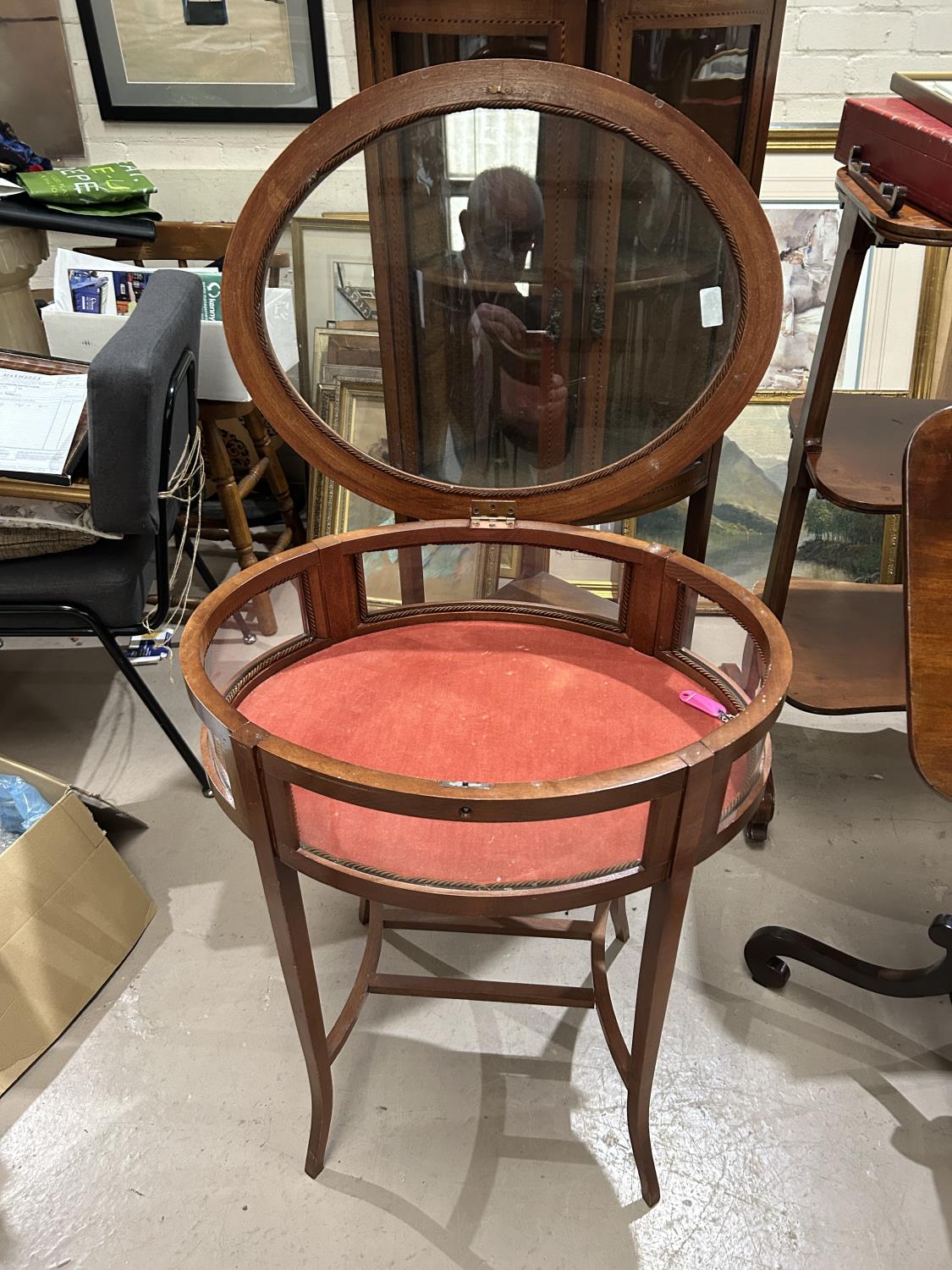 An Edwardian oval bijouterie cabinet in Sheraton style inlaid mahogany, on square tapering legs - Image 2 of 3