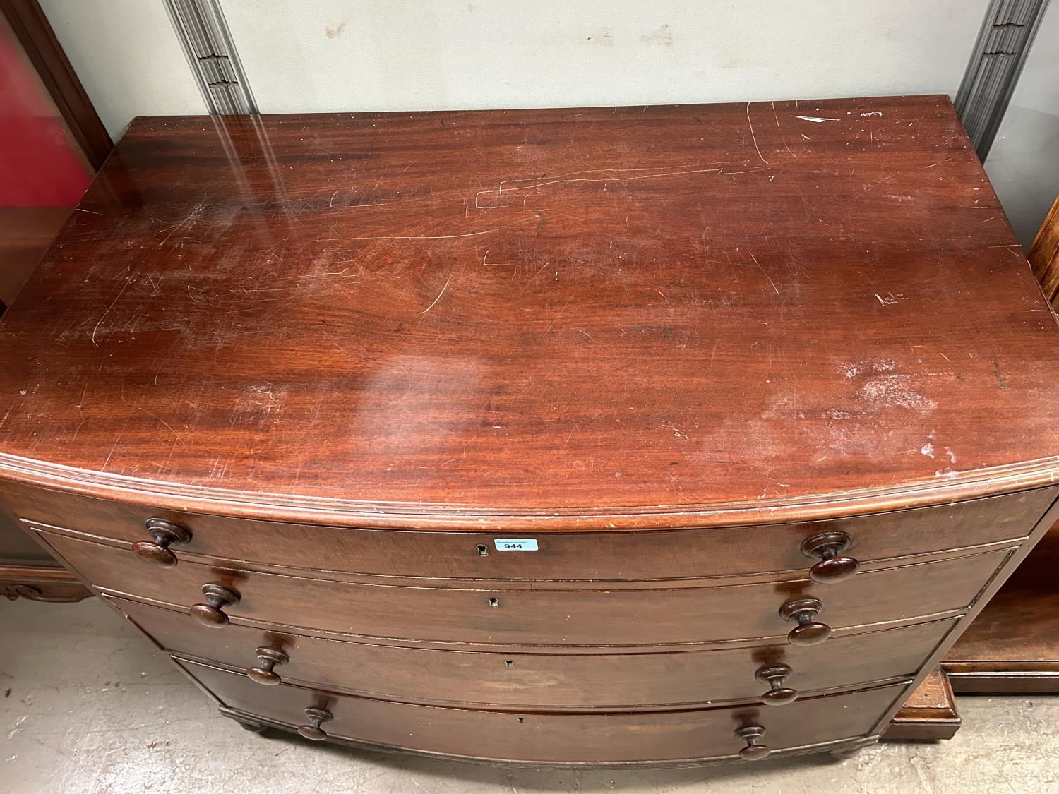 A Victorian mahogany bow front chest of 4 drawers, top originally fitted as secretaire, turned - Bild 2 aus 3