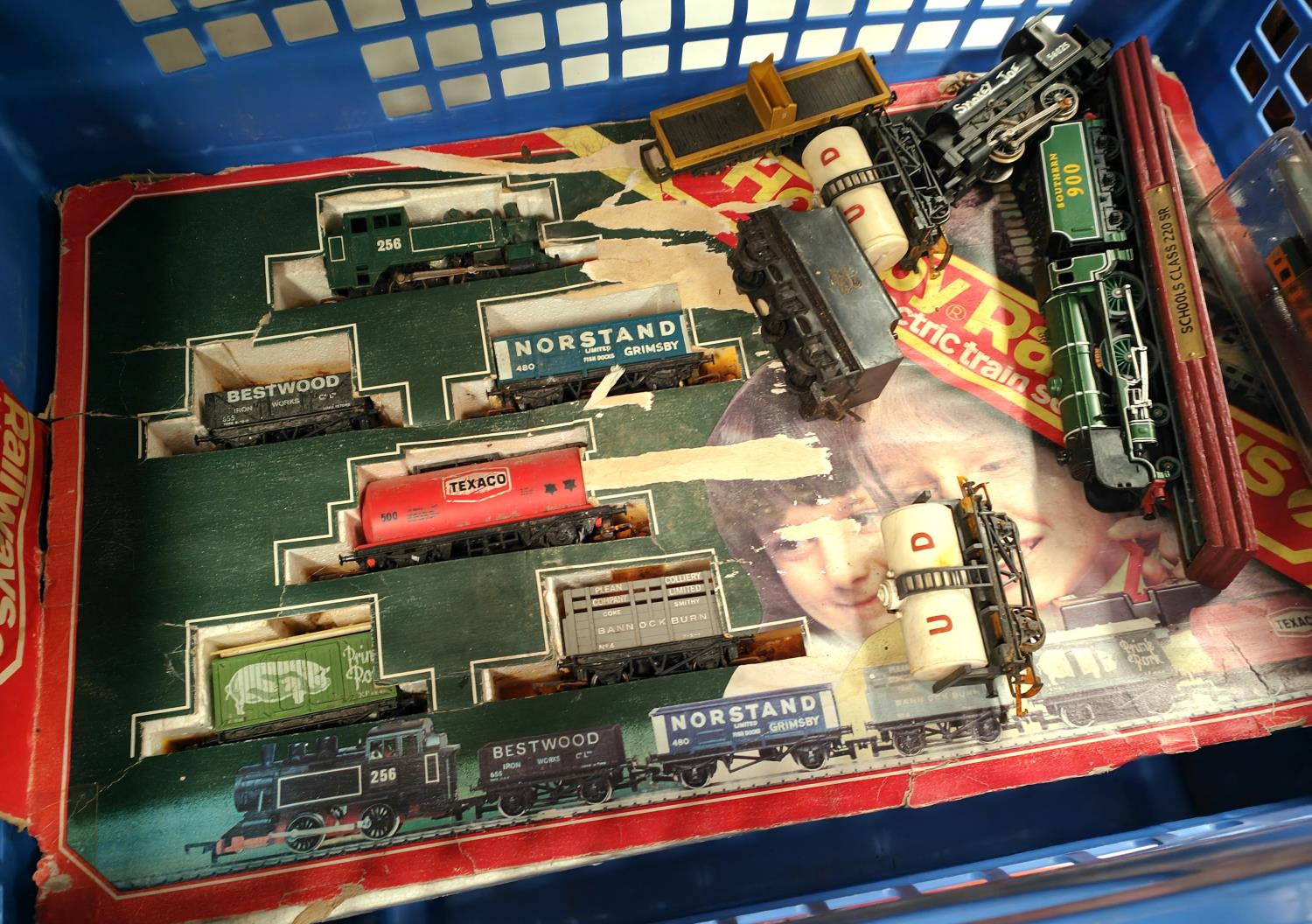 A collection of models of 00-gauge and N-gauge train models, a Desktop locomotive boxed, Hornby etc - Bild 2 aus 2