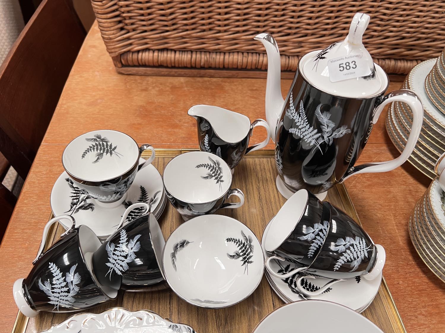 A Royal Albert "Night and Day" 15 piece coffee set ; a "Melba" 1930s art deco dinner and tea service - Bild 3 aus 3