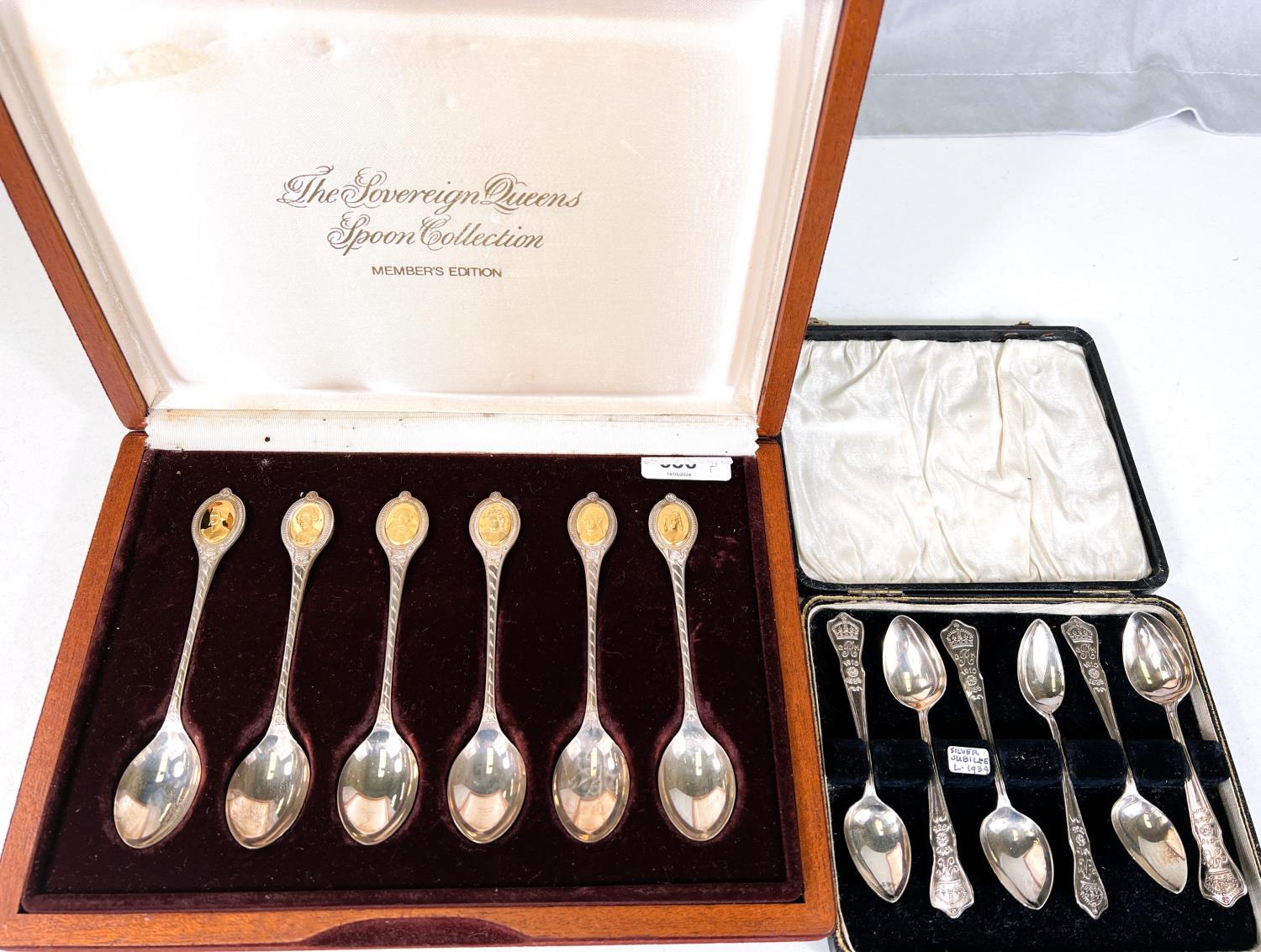 A cased set of 6 hallmarked silver teaspoons "The Sovereign Queens Spoon Collection" Sheffield 1977;