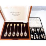 A cased set of 6 hallmarked silver teaspoons "The Sovereign Queens Spoon Collection" Sheffield 1977;