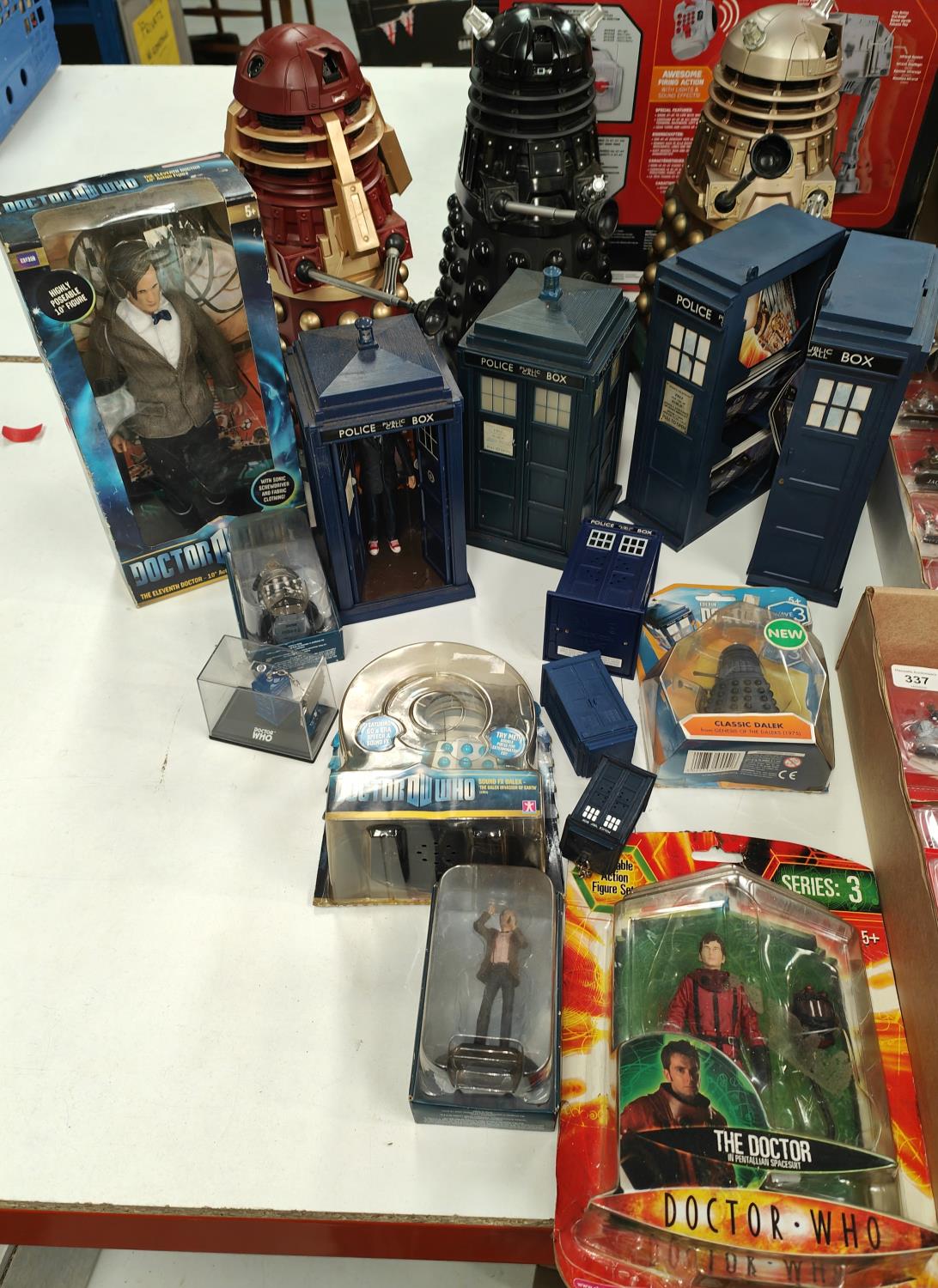 DOCTOR WHO: Dr Who figures in original packaging, 3 large Darleks, various Tardis models etc - Image 2 of 2