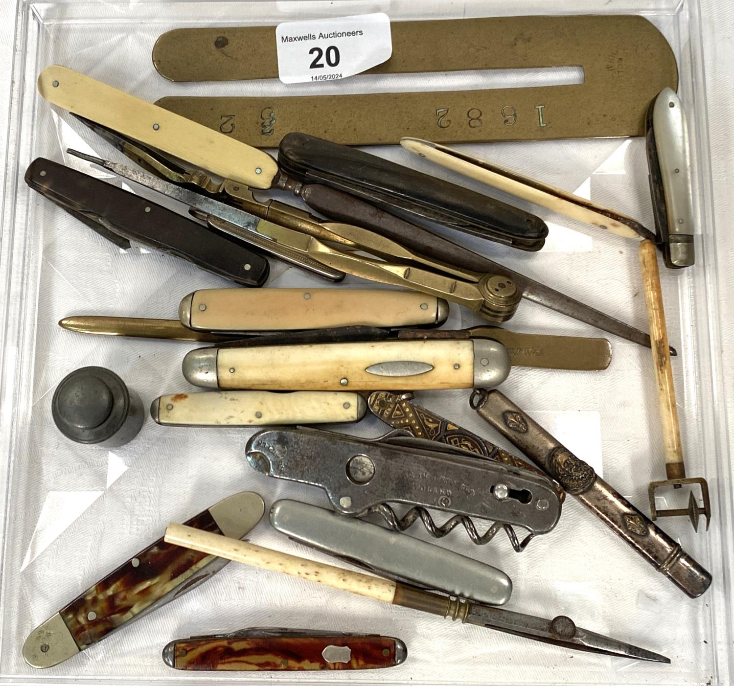 A collection of vintage penknives etc