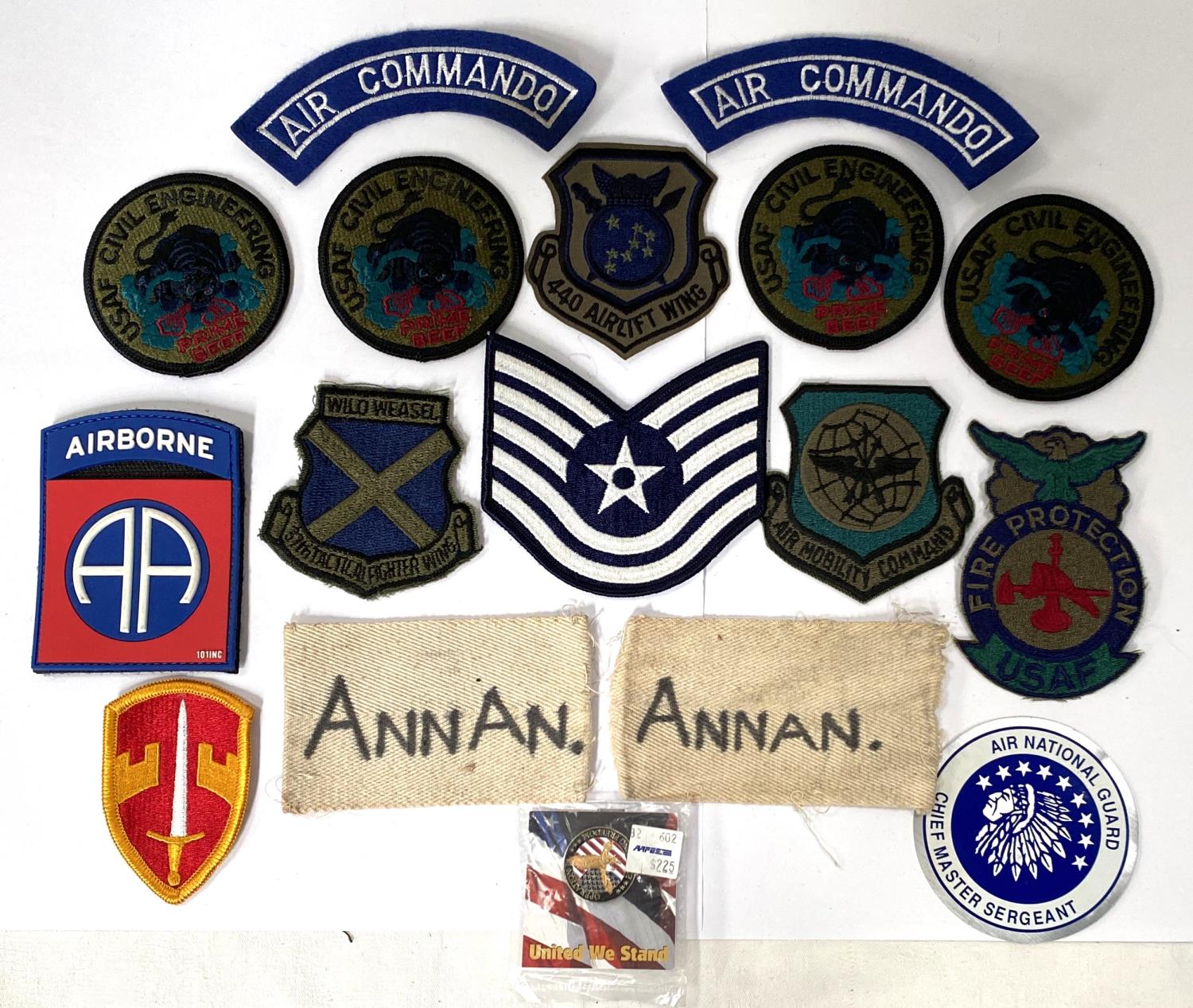 A collection of modern cloth and other US Army and Airforce badges - Image 2 of 2