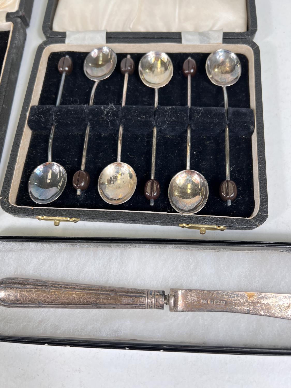 A cased set of 6 hallmarked silver beanknop teaspoons; napkin ring, cutlery etc - Image 3 of 3
