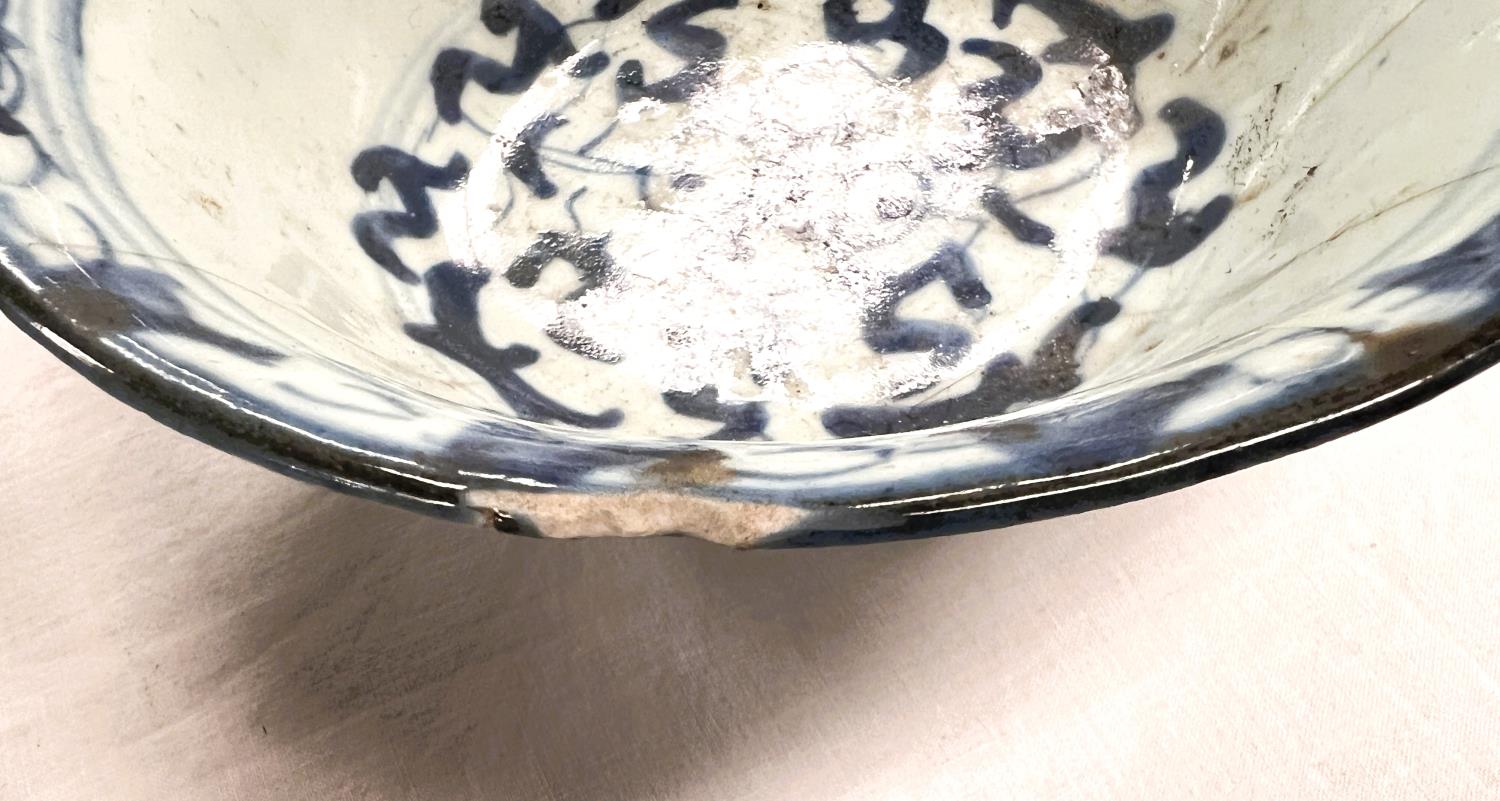 Two Chinese bowls blue and white decoration with seal marks to base (chips to rim) - Image 5 of 8