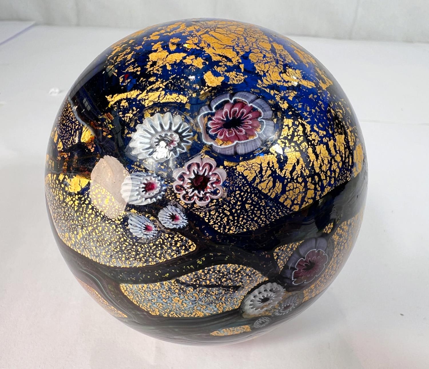 Johnathan Harris Paperweights: A signed 'Watergarden' paperweight decorated in blue with gold - Image 2 of 6