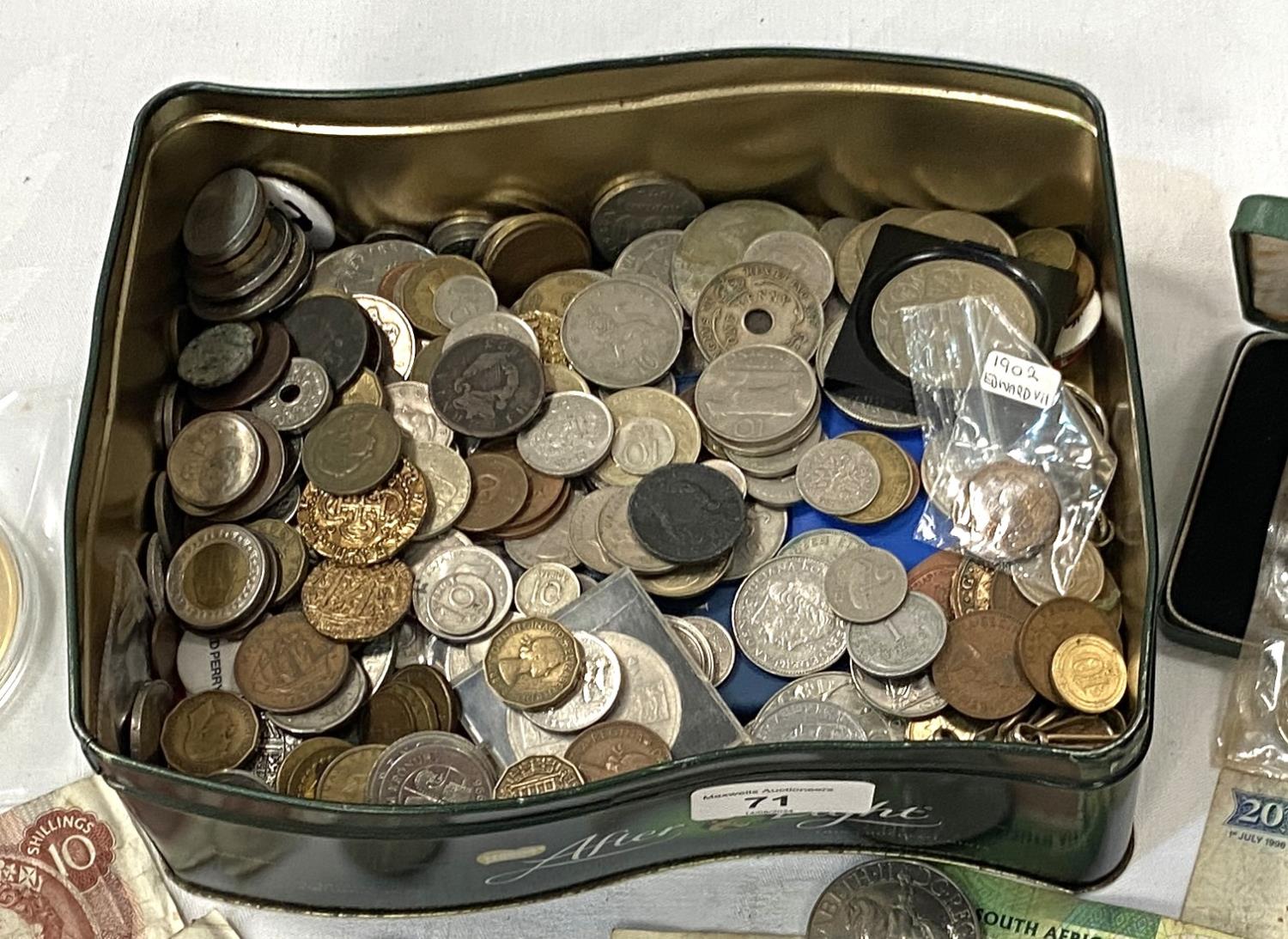 A collection of vintage world and commonwealth coins and notes approx 3kg - Image 2 of 3