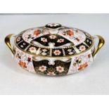 A Royal Crown Derby oval covered Japan pattern tureen, length 32cm