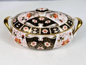 A Royal Crown Derby oval covered Japan pattern tureen, length 32cm