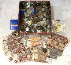 A collection of vintage world and commonwealth coins and notes approx 3.5kg