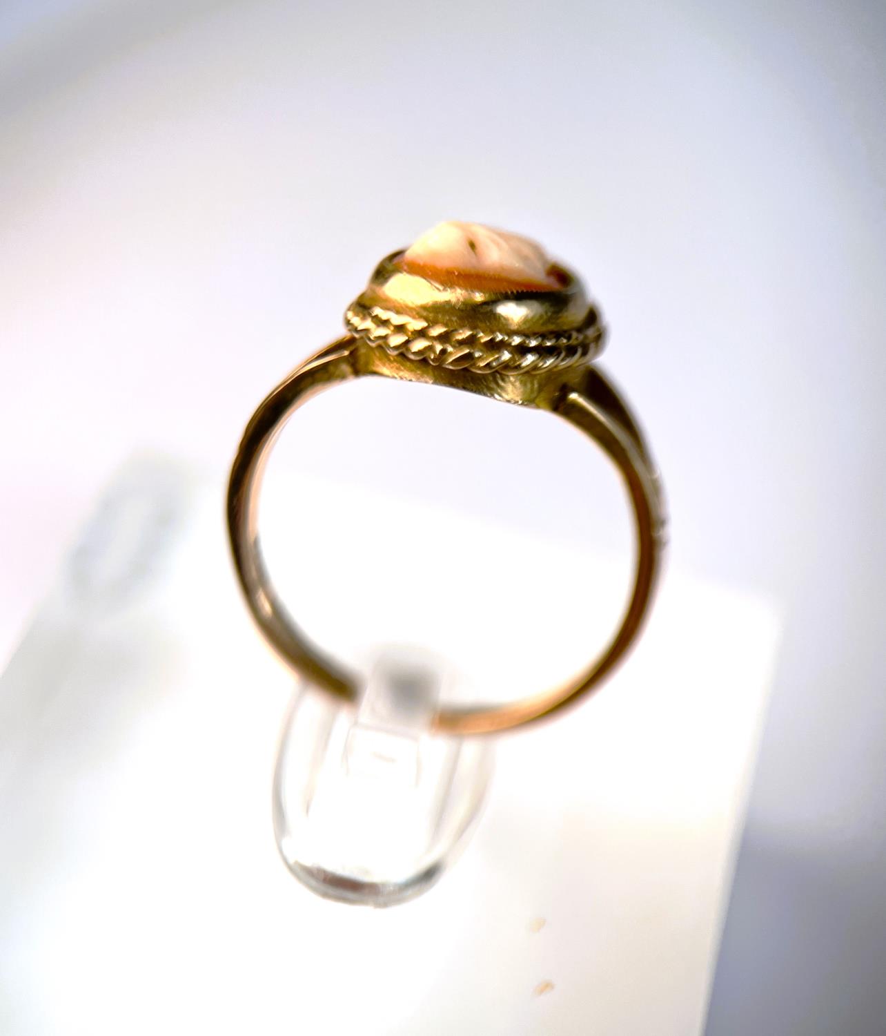 A 9 carat hallmarked gold female head cameo set ring, 3 gm, size M - Image 3 of 5