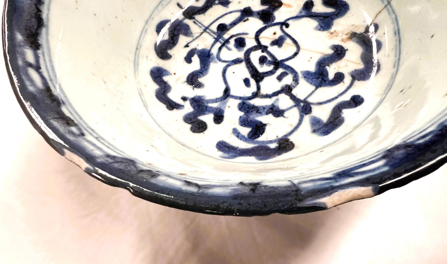 Two Chinese bowls blue and white decoration with seal marks to base (chips to rim) - Image 6 of 8