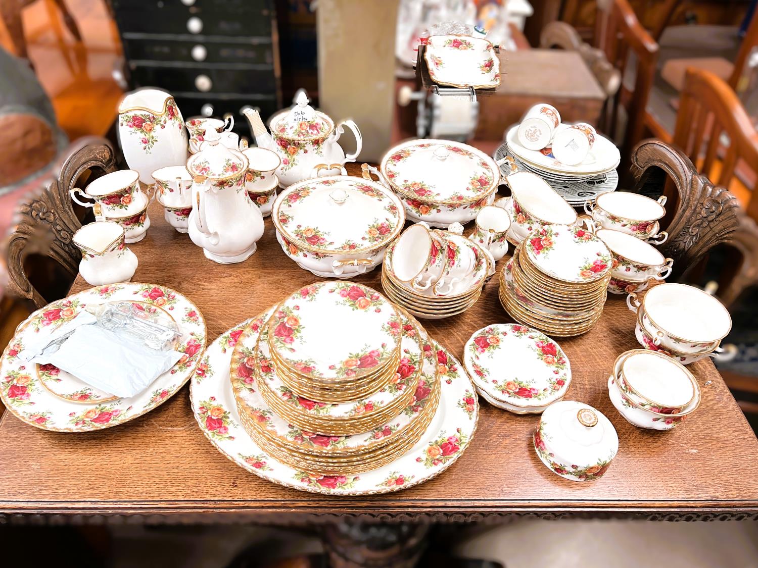 A large selection of Royal Albert Old Country Roses dinner and teaware, approx. 78 pieces, 1 plate