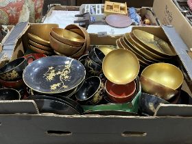 A box of Oriental wood and lacquer teaware