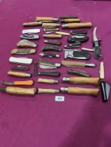 A collection of folding knives.