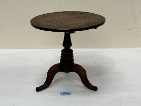 Miniature furniture. A George III oak snap-top tripod table. 9½" diam x 9¼" high.