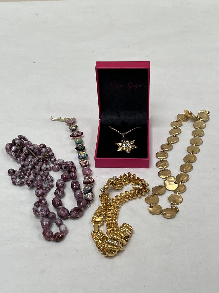 A quantity of costume jewellery.