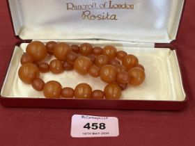 A necklace of alternating amber beads, 18½" long, 52.7g.