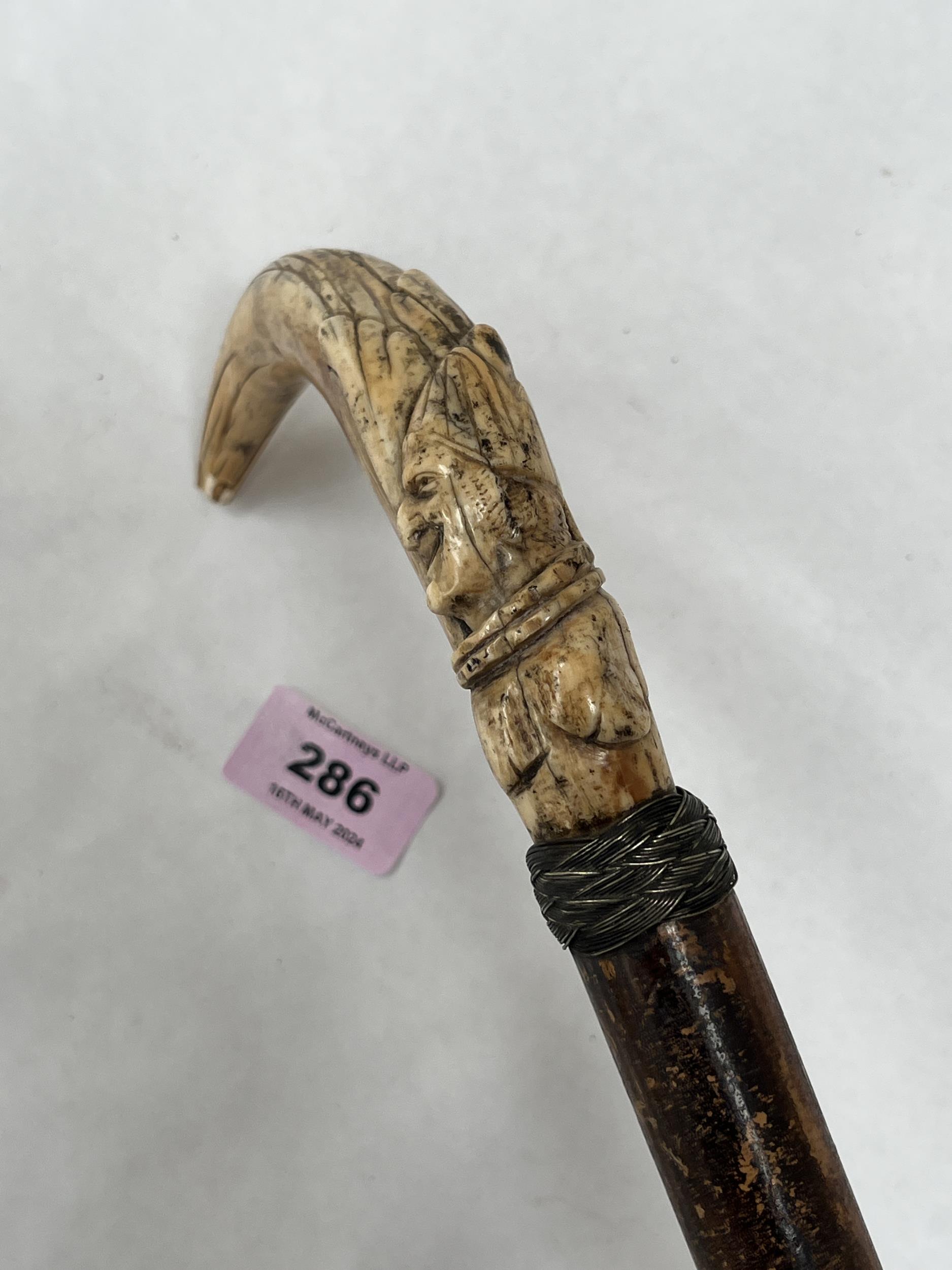 A 19th Century malacca walking cane, the horn handle carved with the bust of Wellington. 35" long. - Bild 2 aus 2