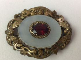 GROUP OF ANTIQUE AND VINTAGE JEWELLERY,