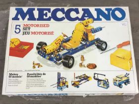 MECCANO, COLLECTION OF SETS, PARTS, ACCESSORIES AND BOOKLETS MID-20TH CENTURY